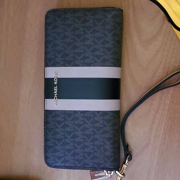 Michael kors wallet - Picture 1 of 9